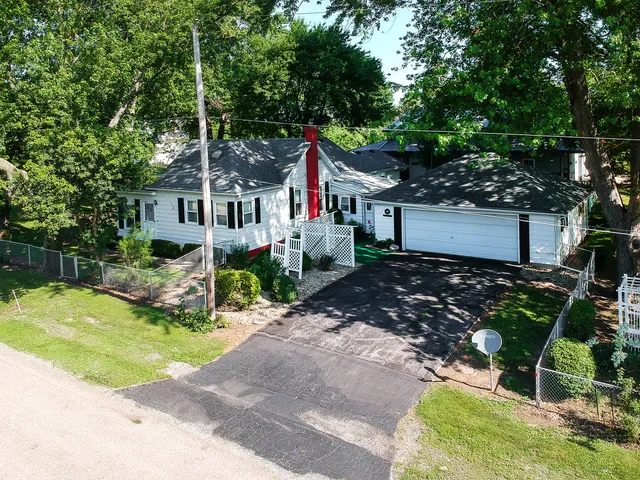 $375,000 | 105 West C Street, Delavan, IL 61734