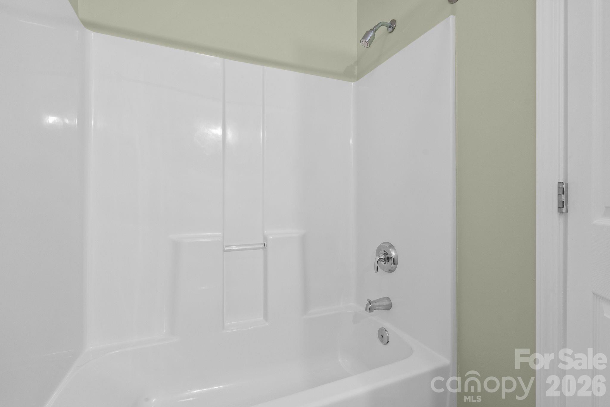 120 Alpine Ridge Drive Asheville, NC 28803 - Photo 19 of 28 a bathroom with a bathtub