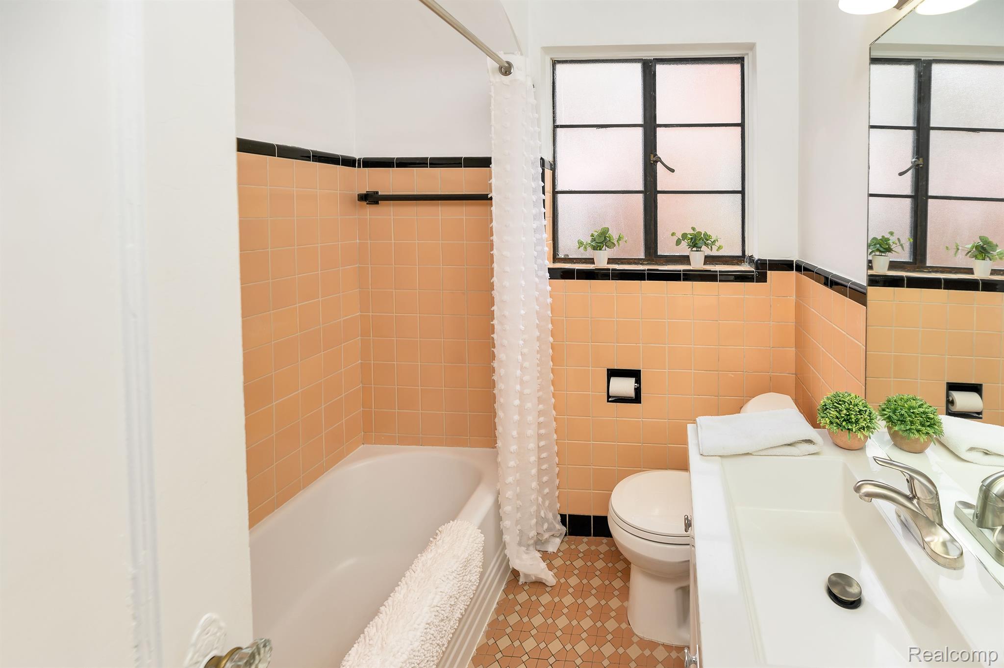 203 Ogemaw Road Pontiac, MI 48341 - Photo 15 of 24 Retro and Refreshing First Floor Bathroom.