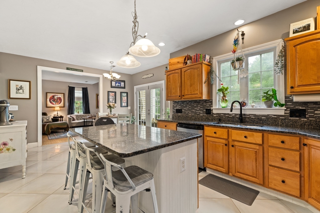 566 Mendon Road Sutton, MA 01590 - Photo 9 of 40