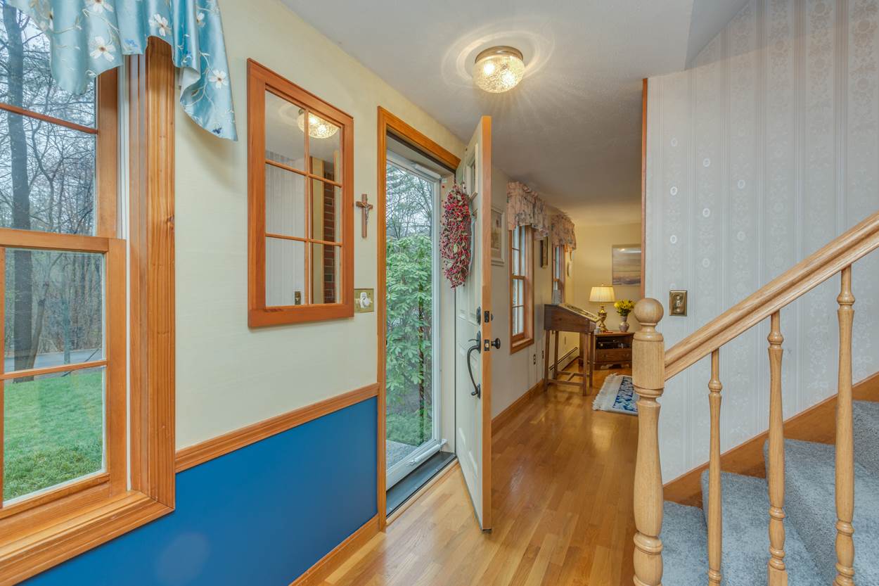11 Shannon Road Hampstead, NH 03841 - Photo 4 of 40 Gallery Image 4