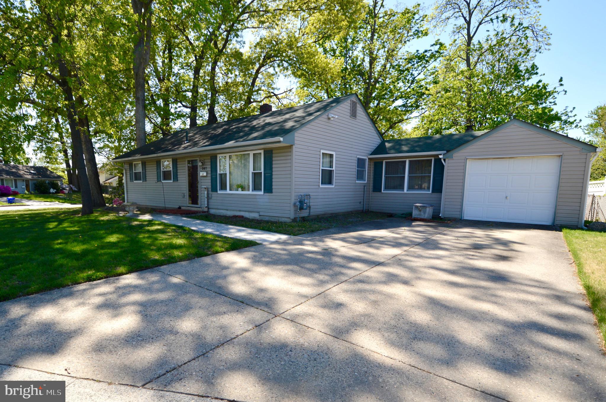 207 Phillips Avenue Magnolia, NJ 08049 - Photo 2 of 22