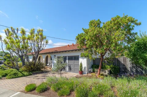 $1,895,000 | 5 Edgemar Way, Corte Madera, CA 94925