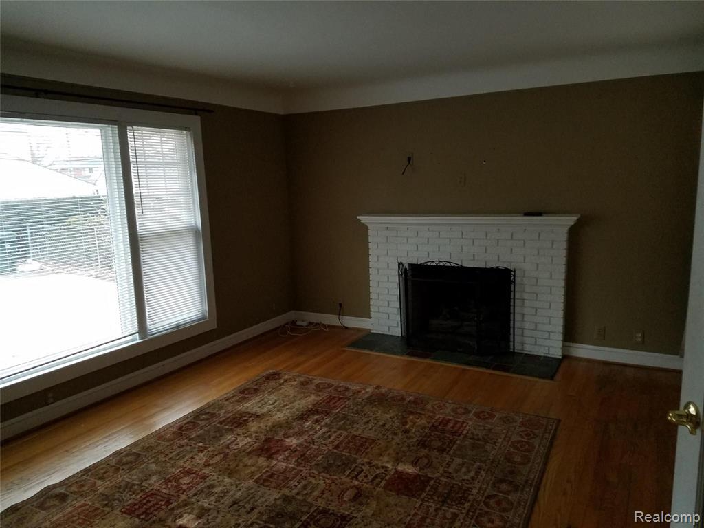 725 Vernier Road Grosse Pointe Woods, MI 48236 - Photo 4 of 25