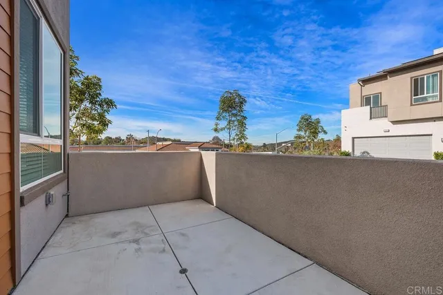 a close up view of a washer and dryer