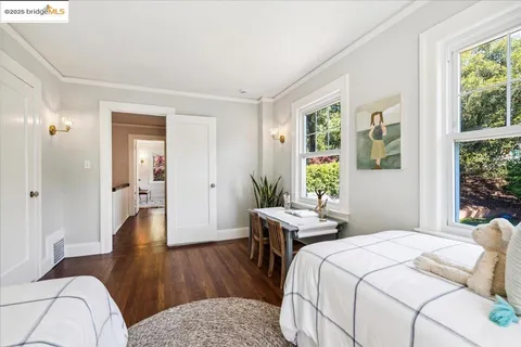 a view of entryway with washer and dryer