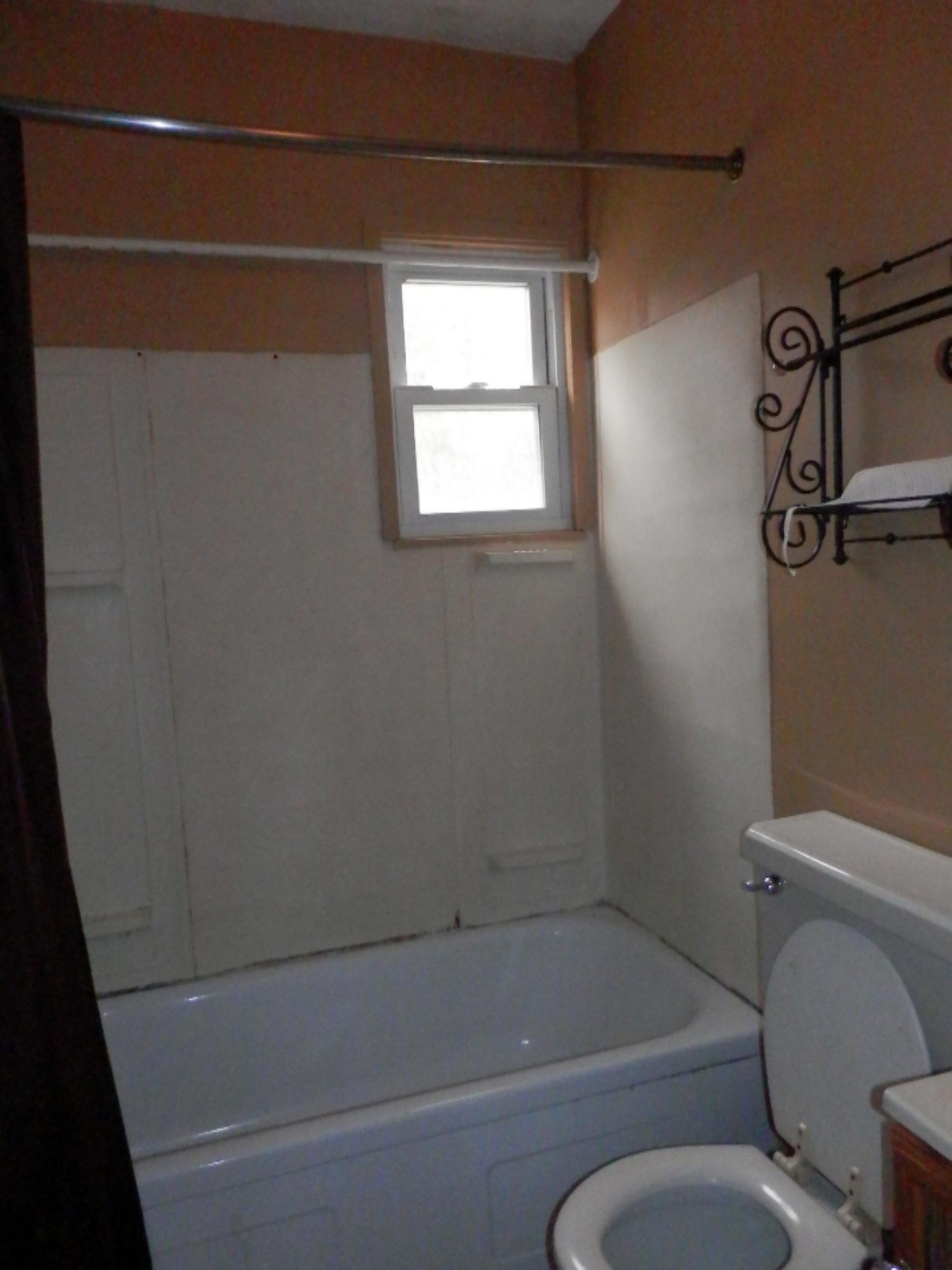 9827 Union Rd Union Union Pier, MI 49129 - Photo 8 of 15 front bath