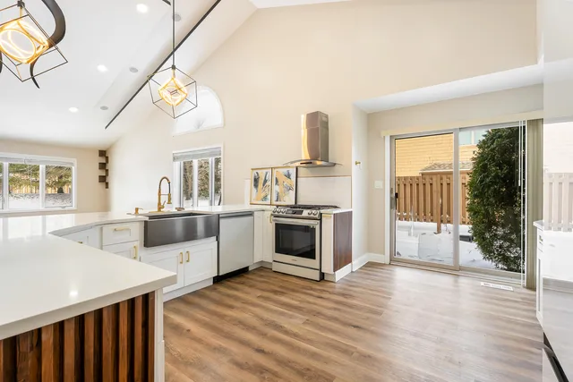 $399,000 | 902 Cornwallis Lane, Munster, IN 46321