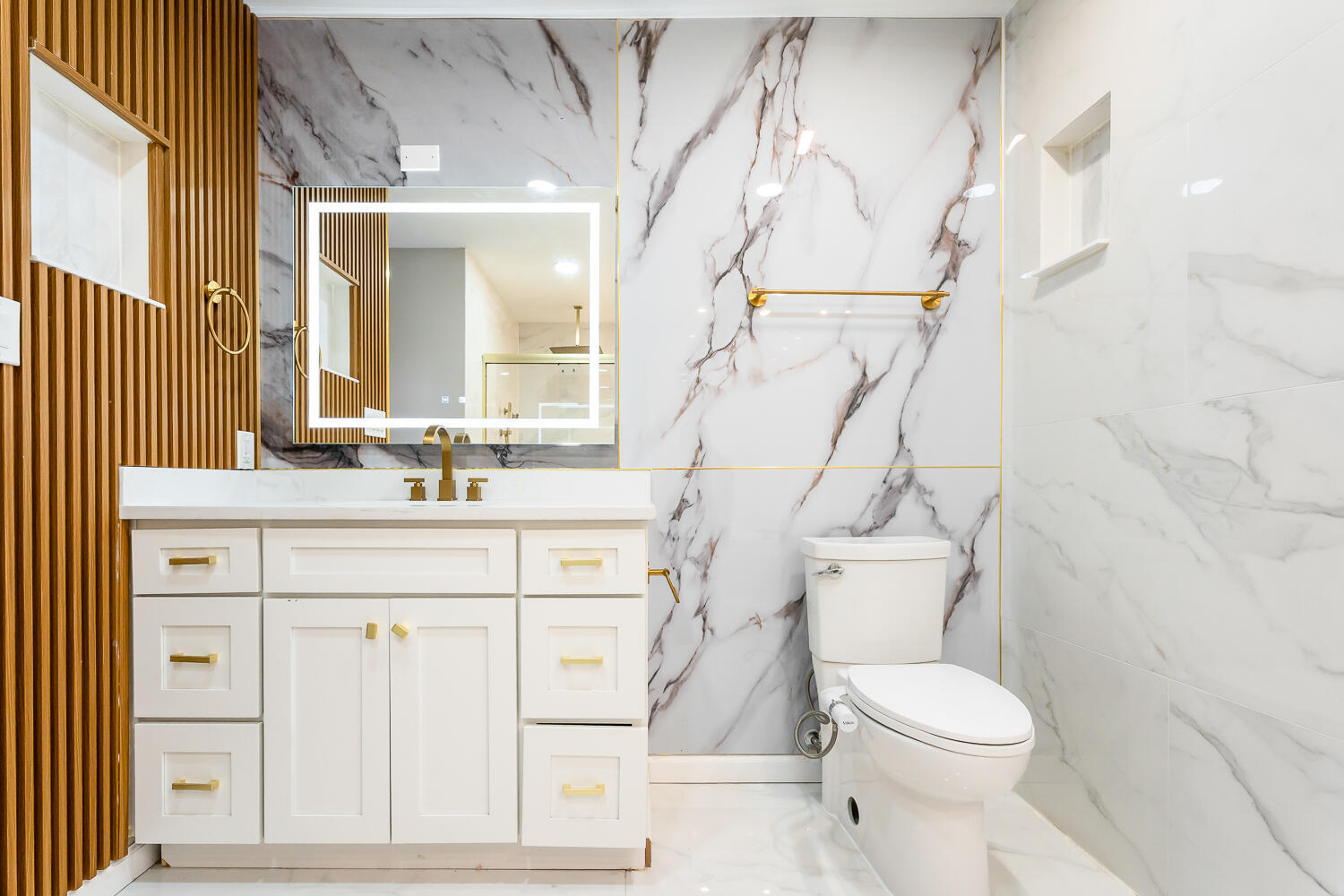 902 Cornwallis Lane Munster, IN 46321 - Photo 28 of 59 a bathroom with a sink vanity mirror and toilet