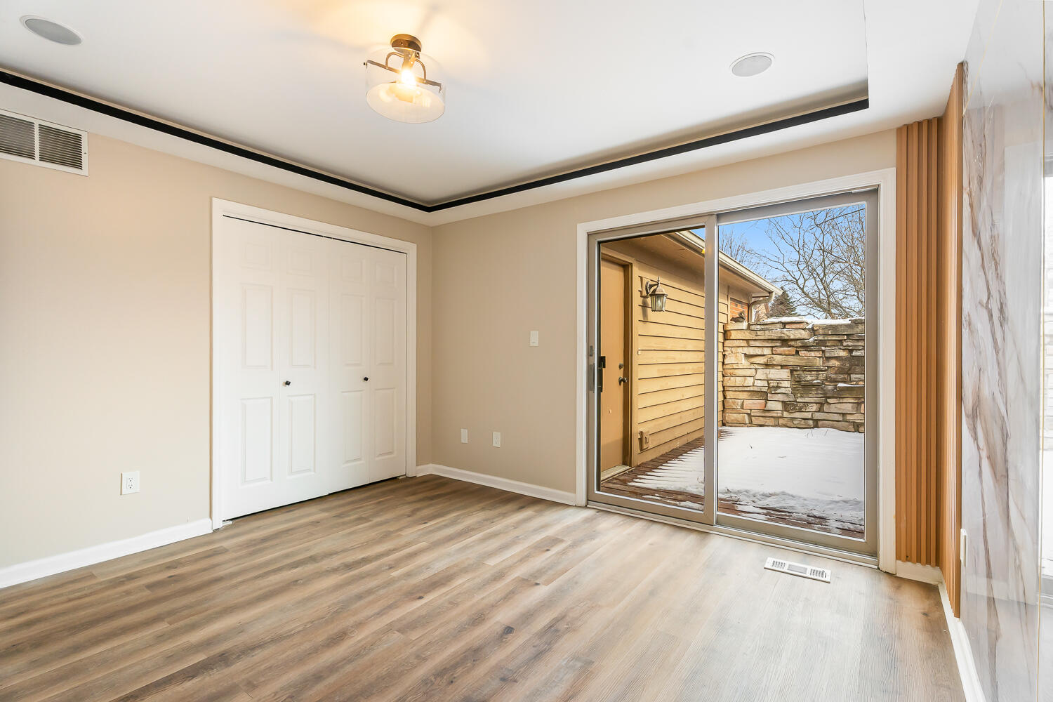 902 Cornwallis Lane Munster, IN 46321 - Photo 37 of 59 a view of an empty room with a window