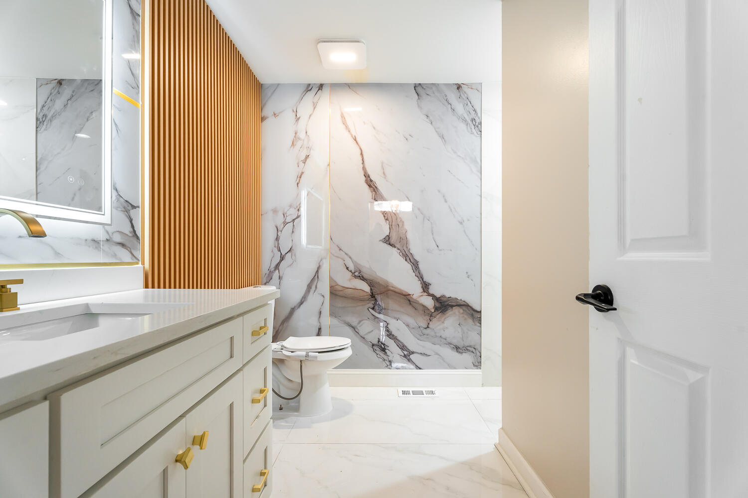 902 Cornwallis Lane Munster, IN 46321 - Photo 43 of 59 a bathroom with a sink and a mirror