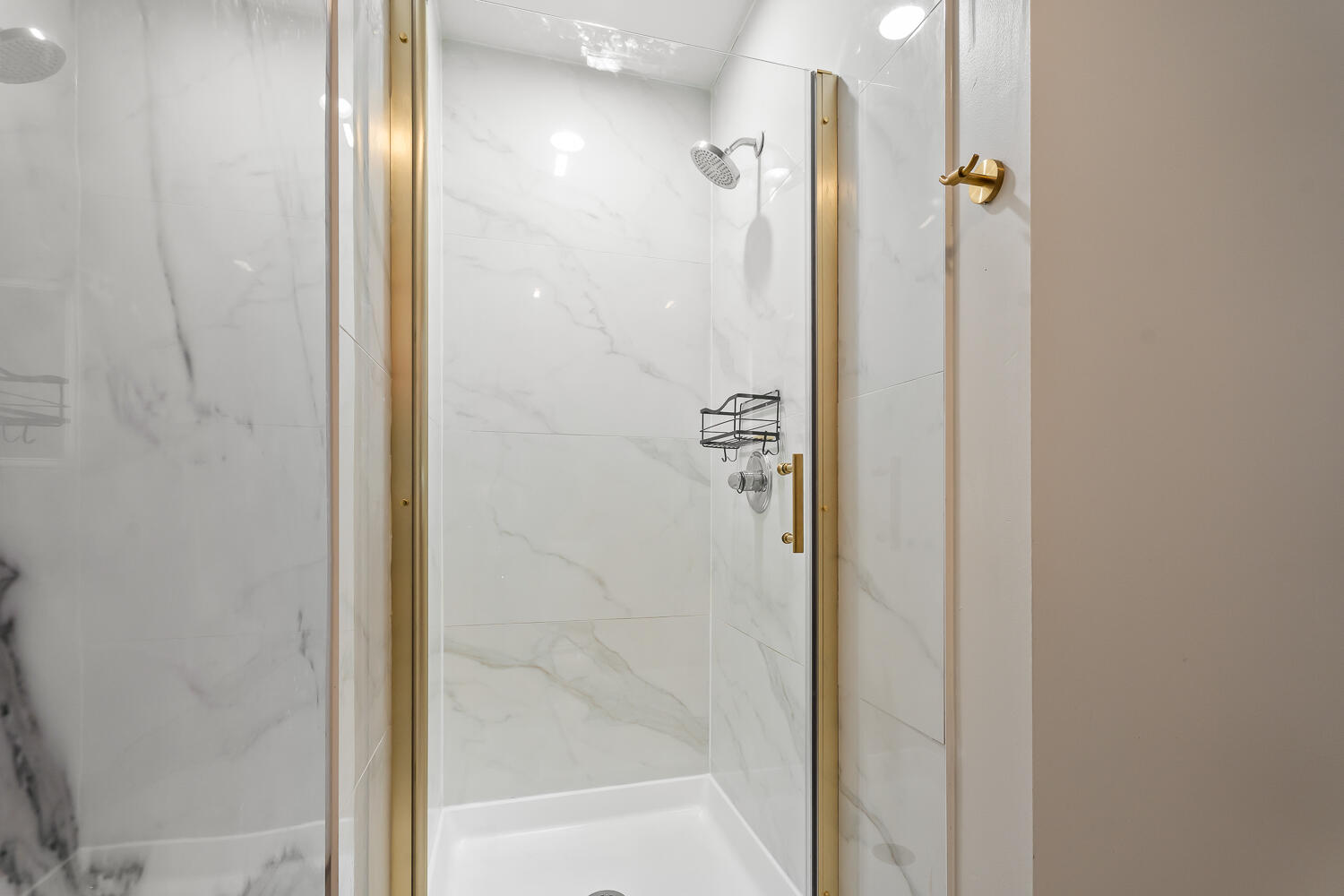 902 Cornwallis Lane Munster, IN 46321 - Photo 44 of 59 a bathroom with a glass shower door