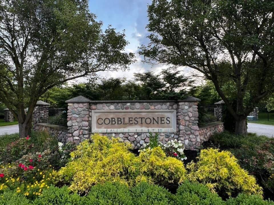 902 Cornwallis Lane Munster, IN 46321 - Photo 55 of 59 a sign that is sitting in the middle of flowers