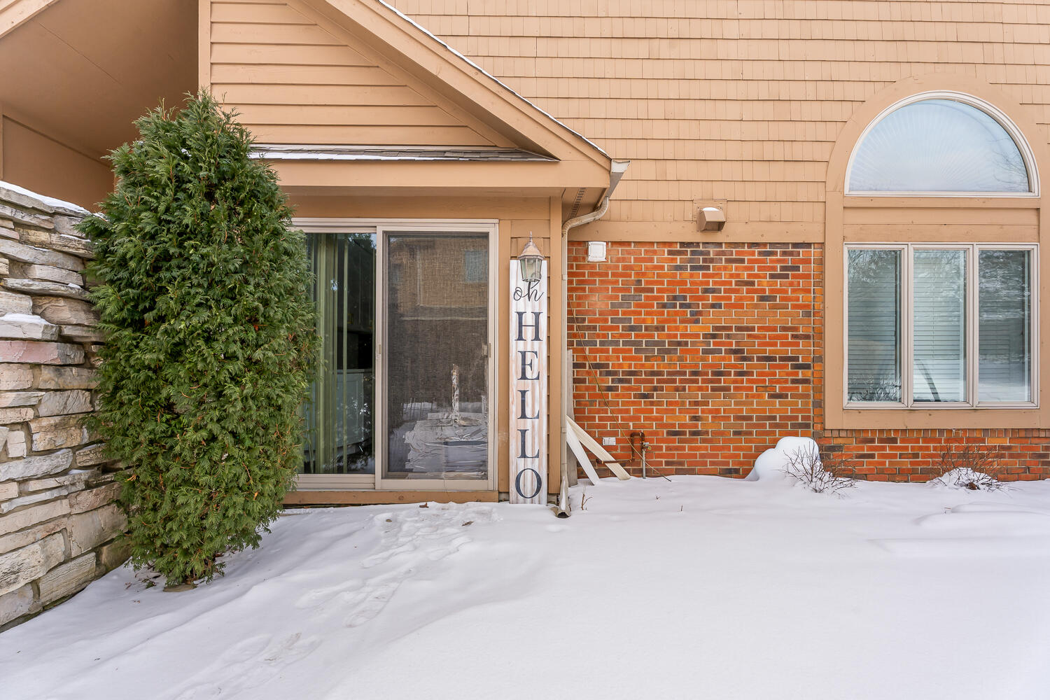 902 Cornwallis Lane Munster, IN 46321 - Photo 58 of 59 a front view of a house with a yard and garage