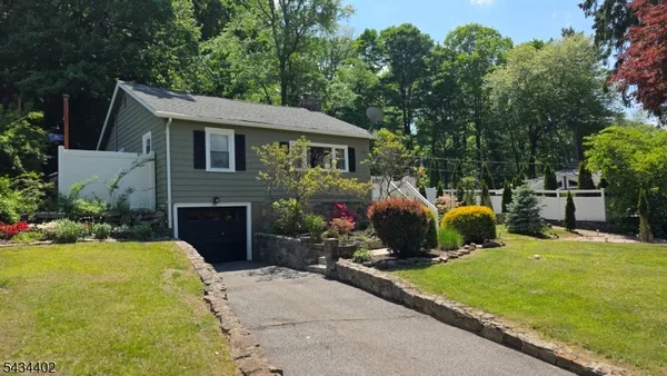 $345,000 | 37 Grandview Avenue, Oak Ridge, NJ 07438
