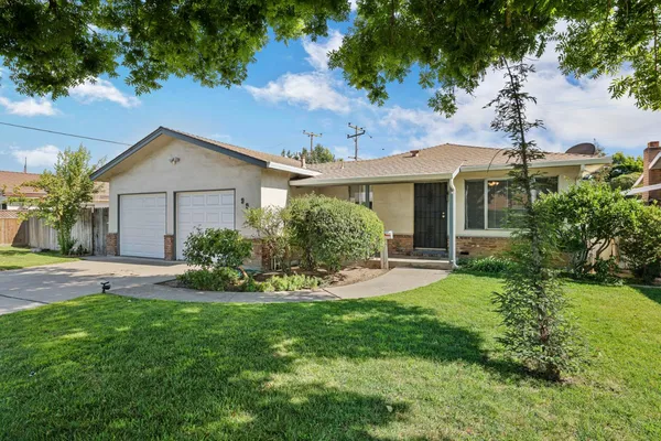 $455,000 | 992 East Alameda Street, Manteca, CA 95336
