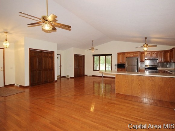 104 Resina Drive Springfield, IL 62703 - Photo 4 of 24 Gallery Image 4