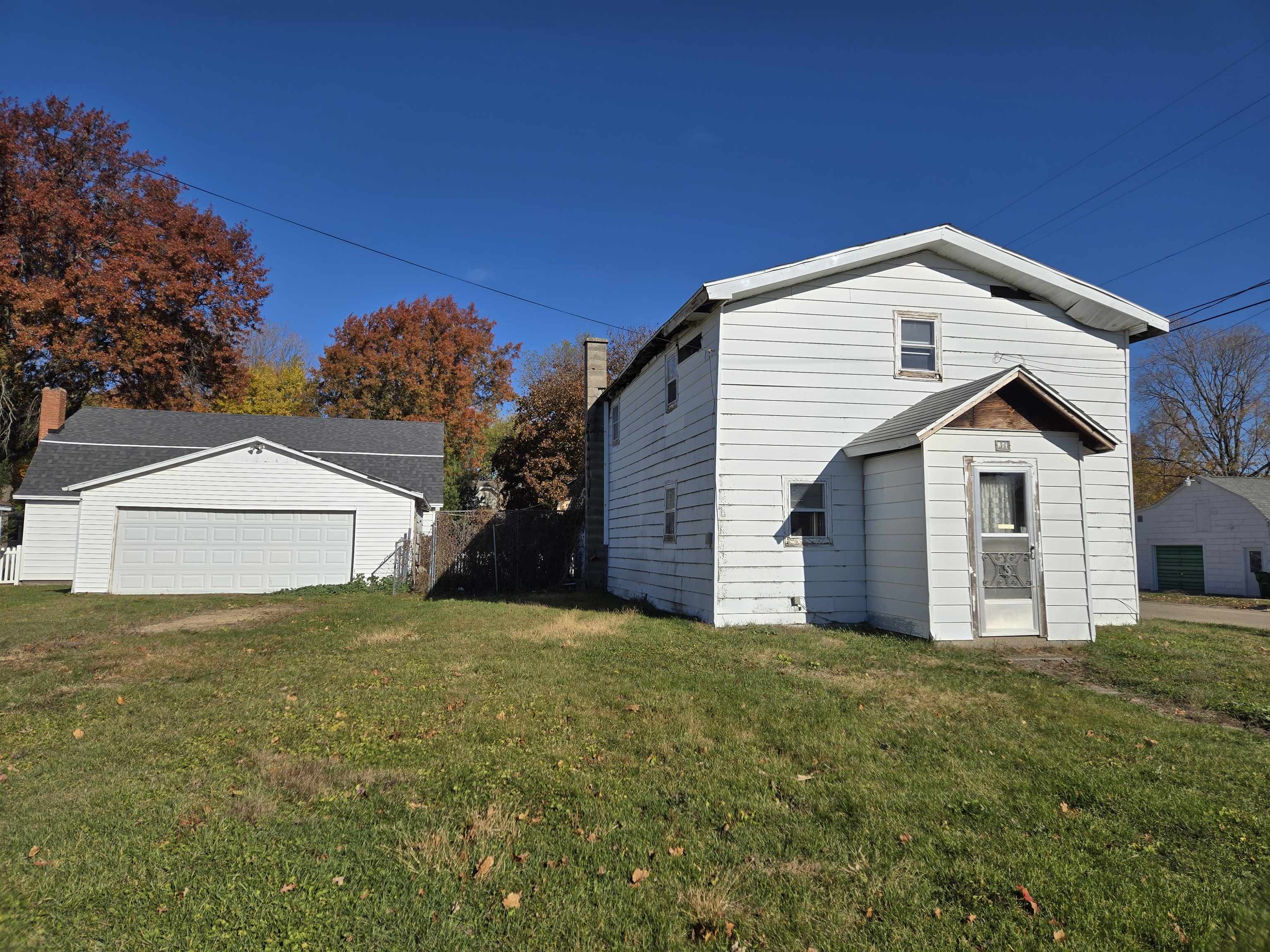 412 East Colden Street Polo, IL 61064 - Photo 2 of 11 a view of a house with a yard