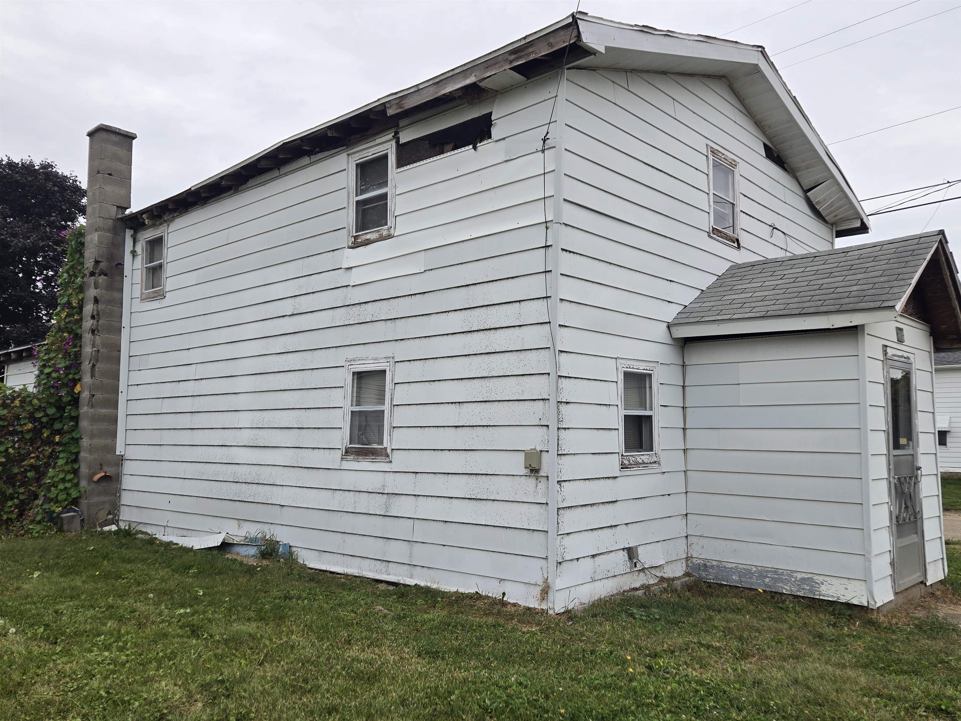 412 East Colden Street Polo, IL 61064 - Photo 4 of 11 a front view of a house with a yard