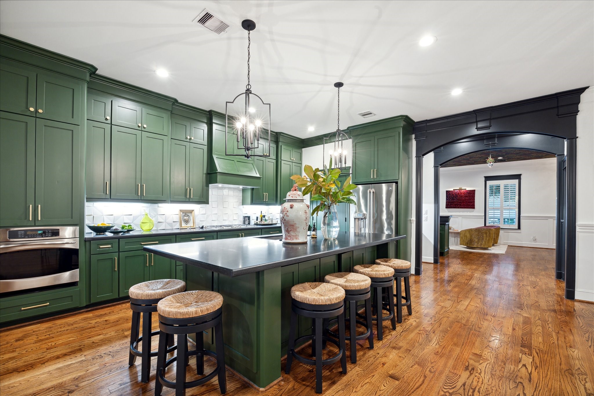 606 Rutland Street Houston, TX 77007 - Photo 9 of 48 Extended island for lots of seating