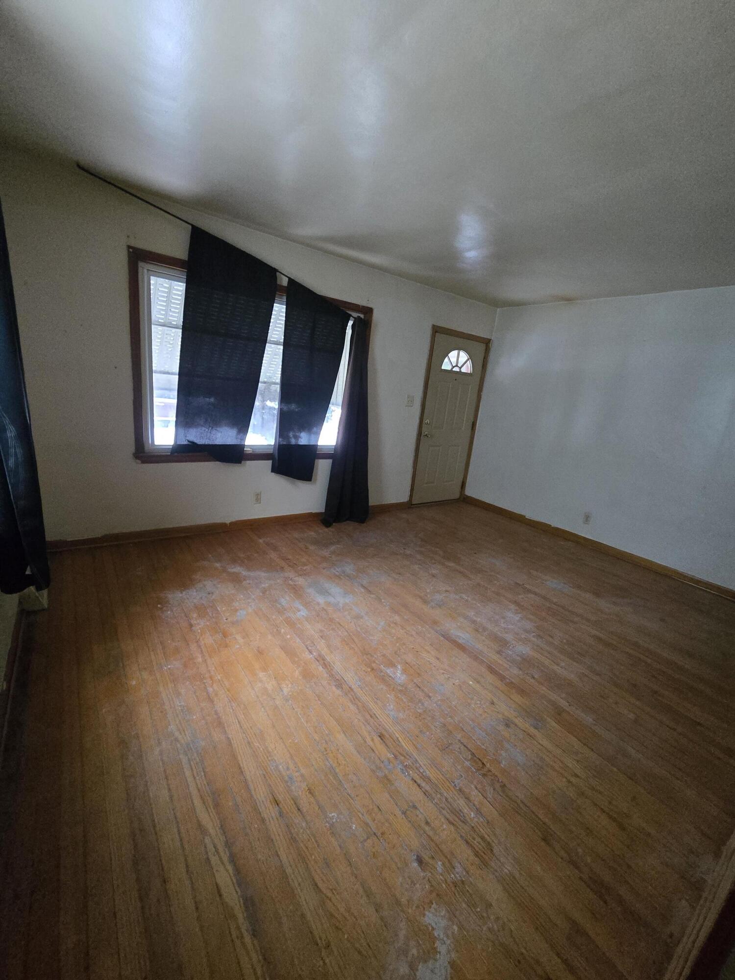 4642 North 45th Street Milwaukee, WI 53218 - Photo 2 of 8 LV 45th