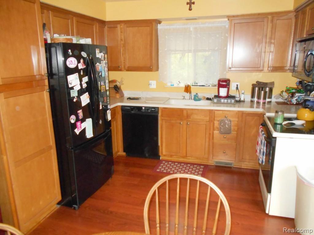 3468 Shaddick Road Waterford, MI 48328 - Photo 5 of 15 Kitchen