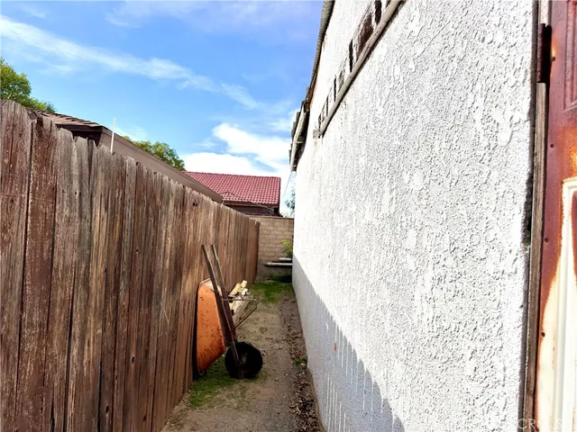 $75,000 | 1094 North Linden Avenue, Rialto, CA 92376