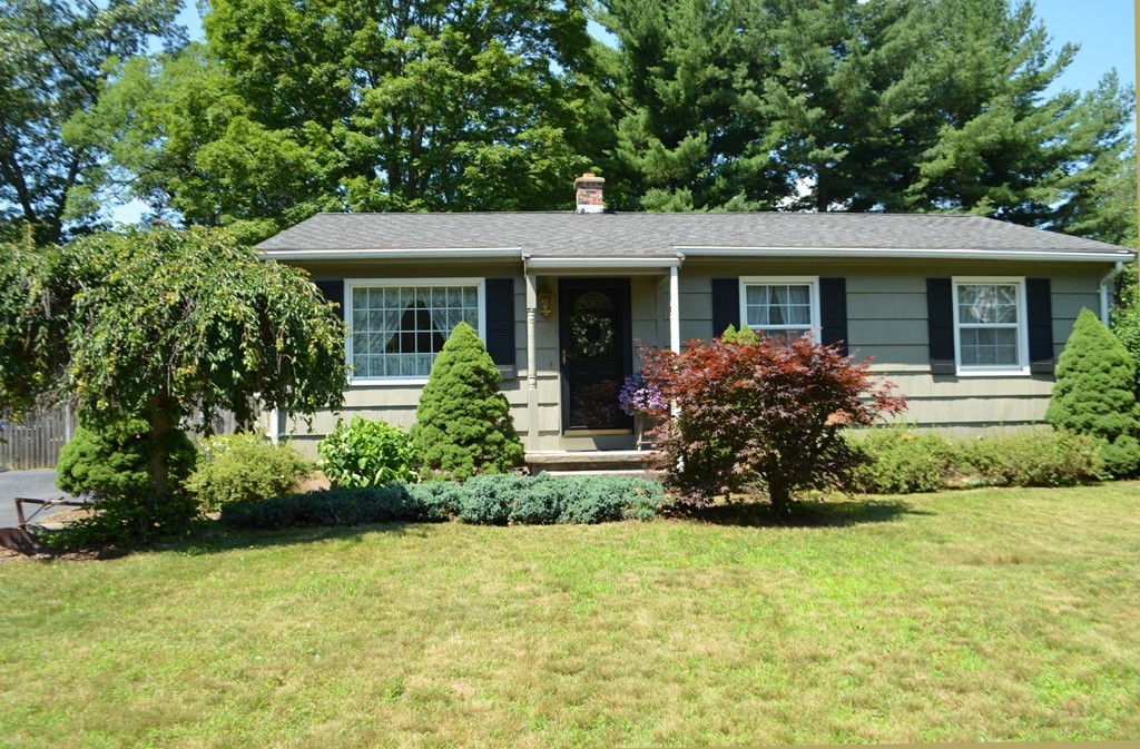 24 Cindy Circle Springfield, MA 01129 - Photo 2 of 20