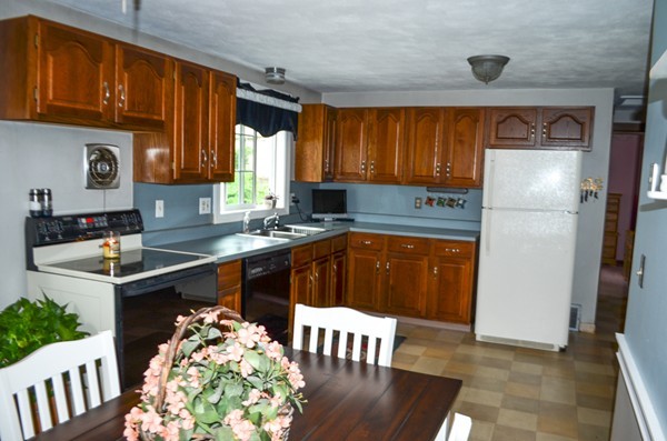 24 Cindy Circle Springfield, MA 01129 - Photo 5 of 20