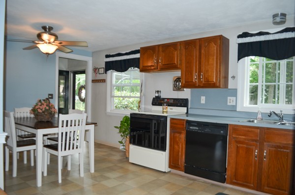 24 Cindy Circle Springfield, MA 01129 - Photo 6 of 20