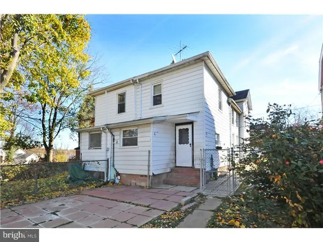 a view of house with backyard