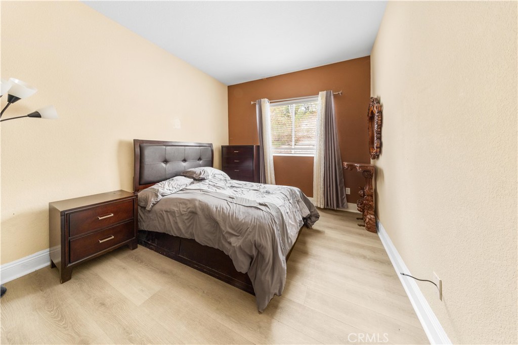 34314 Desert Road Acton, CA 93510 - Photo 31 of 46 a bed room with a bed and a window