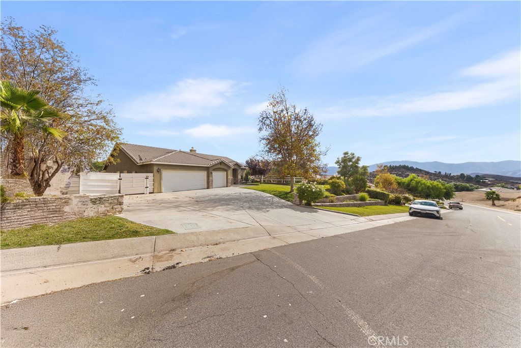 34314 Desert Road Acton, CA 93510 - Photo 5 of 46 a view of a street with a houses