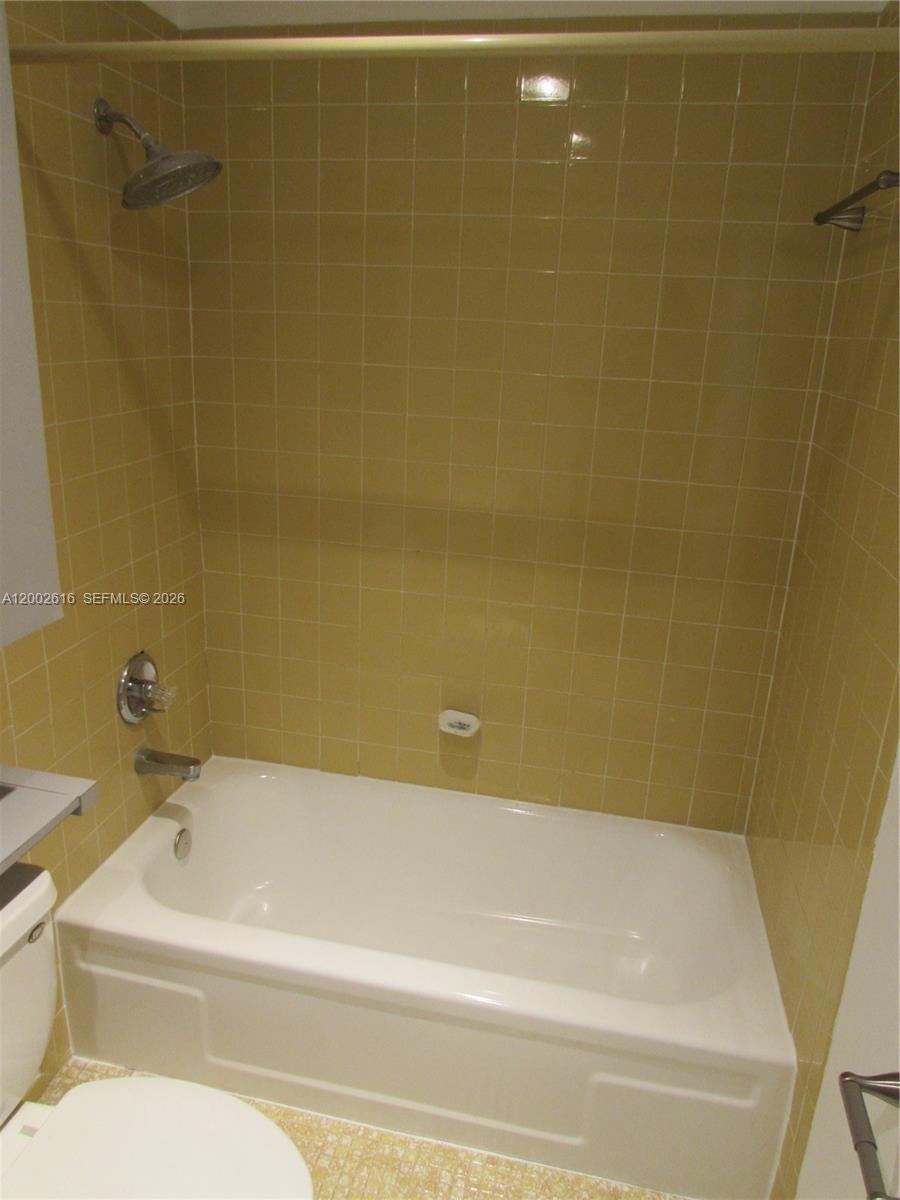 5555 Ludlam Road, Unit 23 South Miami, FL 33155 - Photo 20 of 25 a bathroom with a bathtub