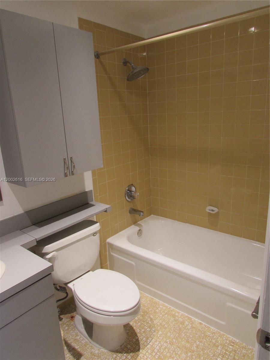 5555 Ludlam Road, Unit 23 South Miami, FL 33155 - Photo 21 of 25 a bathroom with a toilet and a bathtub