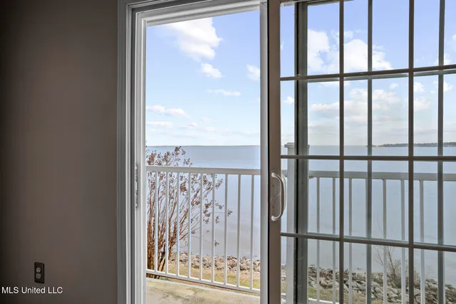 $219,000 | 74 Lake Barnett Drive, Brandon, MS 39047