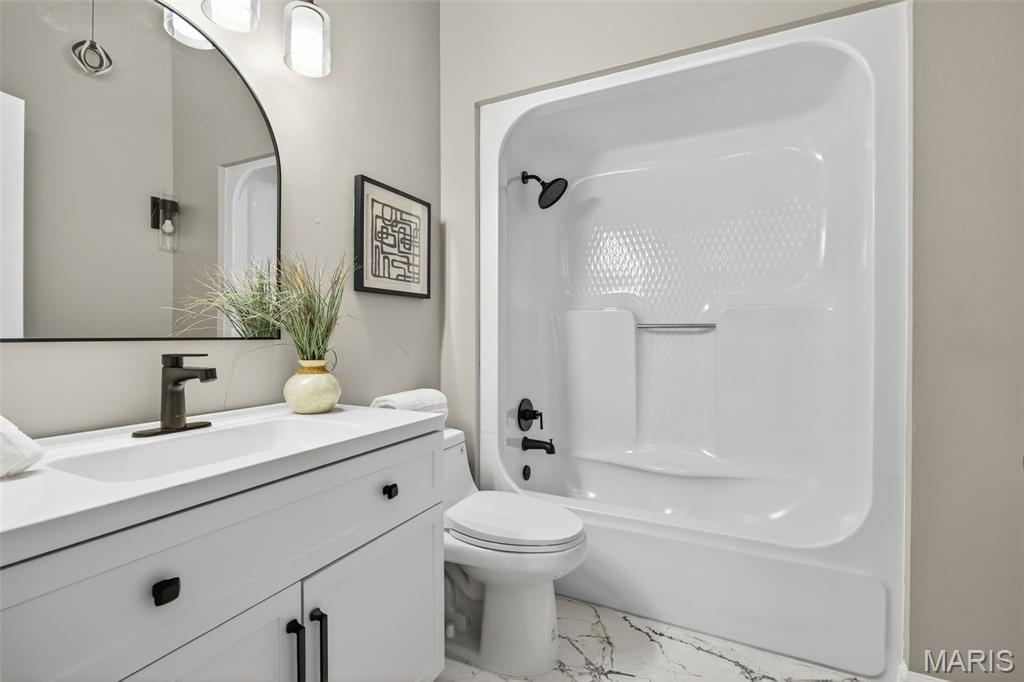 643 Hunters Ridge Drive St. Louis, MO 63135 - Photo 19 of 39