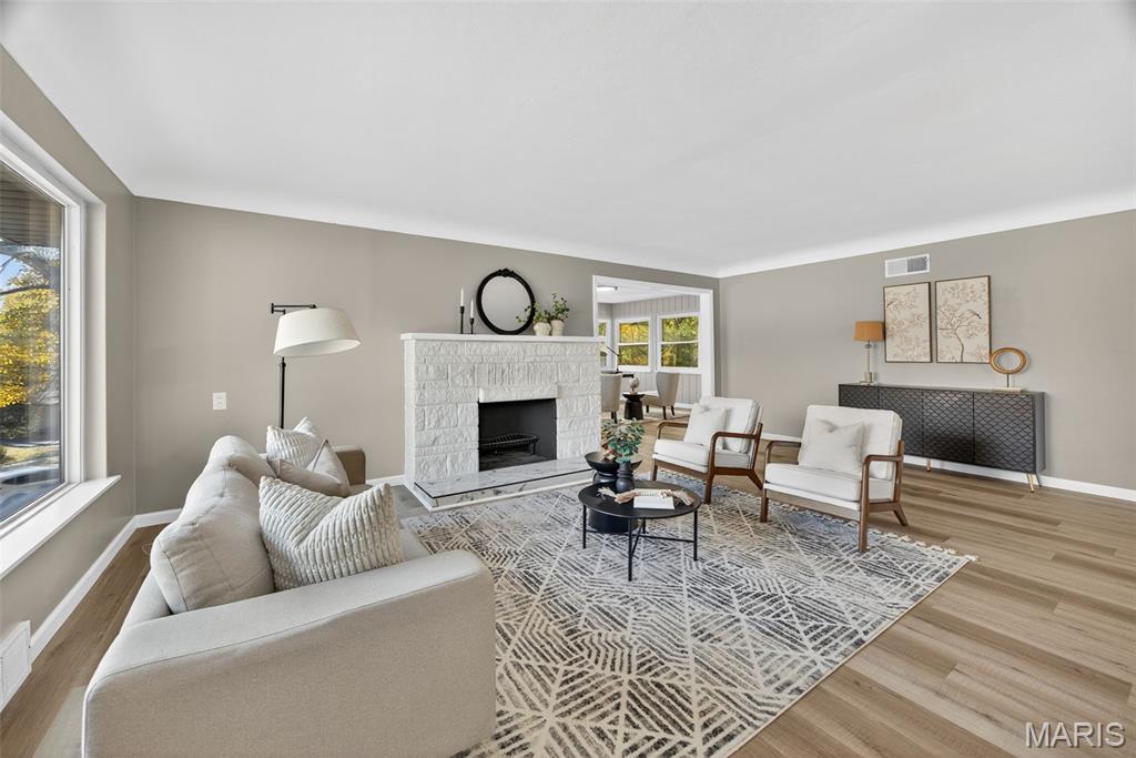 643 Hunters Ridge Drive St. Louis, MO 63135 - Photo 3 of 39