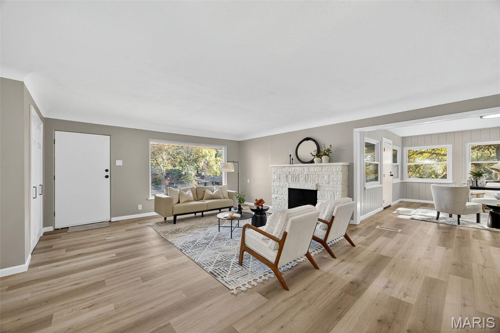 643 Hunters Ridge Drive St. Louis, MO 63135 - Photo 4 of 39