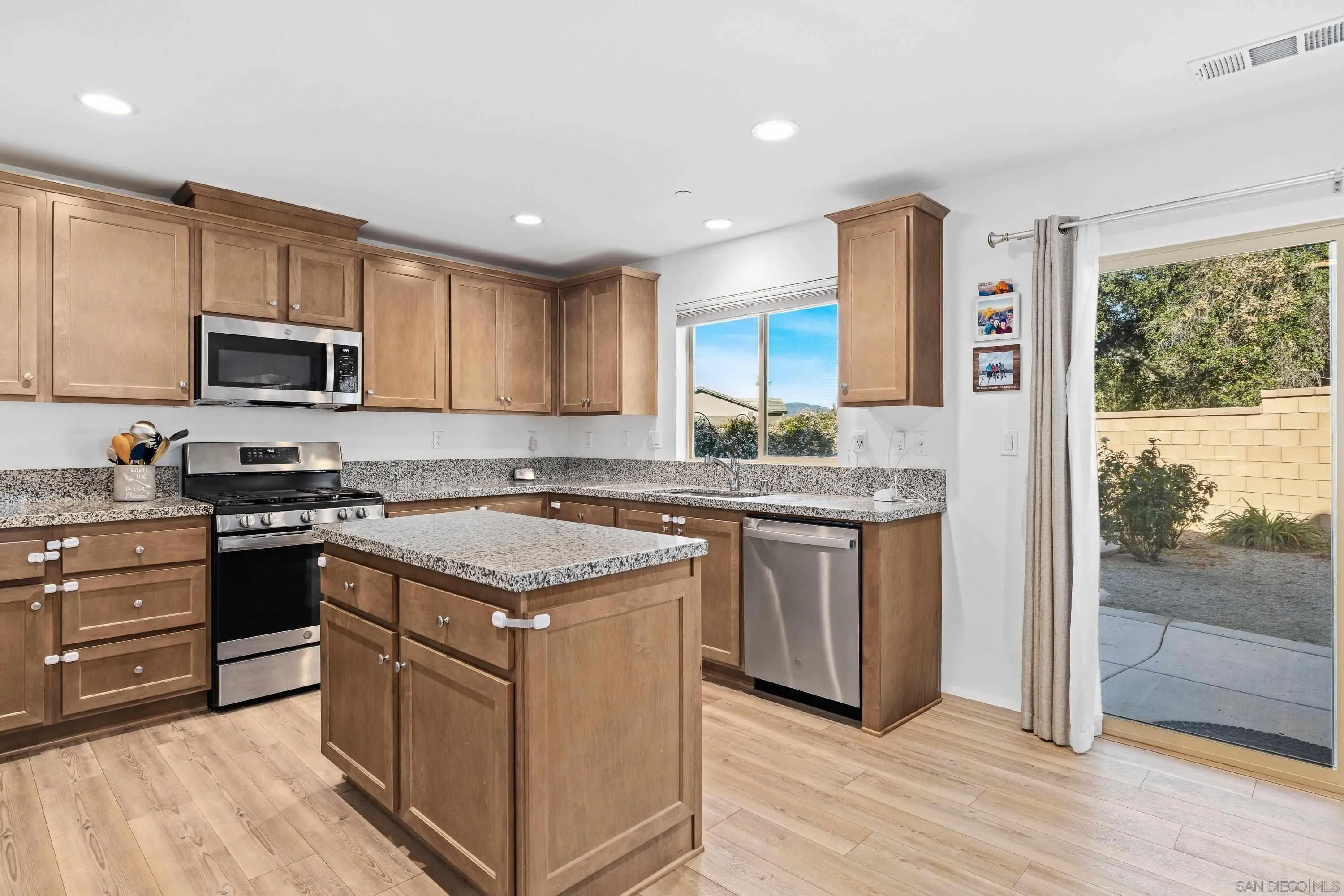 24060 Raptor Way Lake Elsinore, CA 92532 - Photo 5 of 57