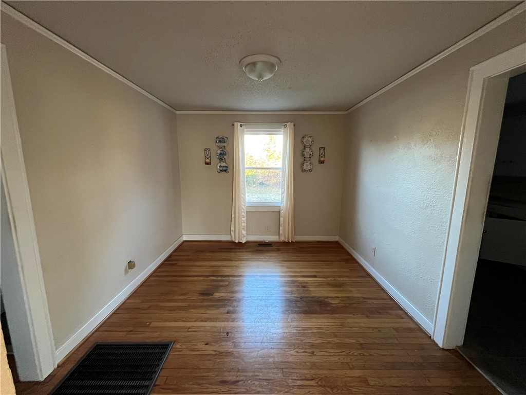 2616 Whitehall Avenue Anderson, SC 29621 - Photo 5 of 14 Dining room