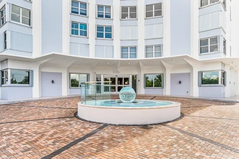 $1,100,000 | 5200 North Ocean Drive, Unit 102, Singer Island, FL 33404