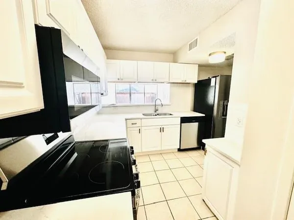 $1,725 | 3 Cedar Lane, Bedford, TX 76021