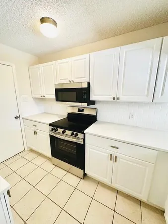 $1,725 | 3 Cedar Lane, Bedford, TX 76021