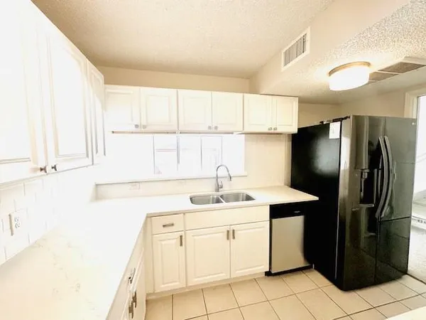 $1,725 | 3 Cedar Lane, Bedford, TX 76021