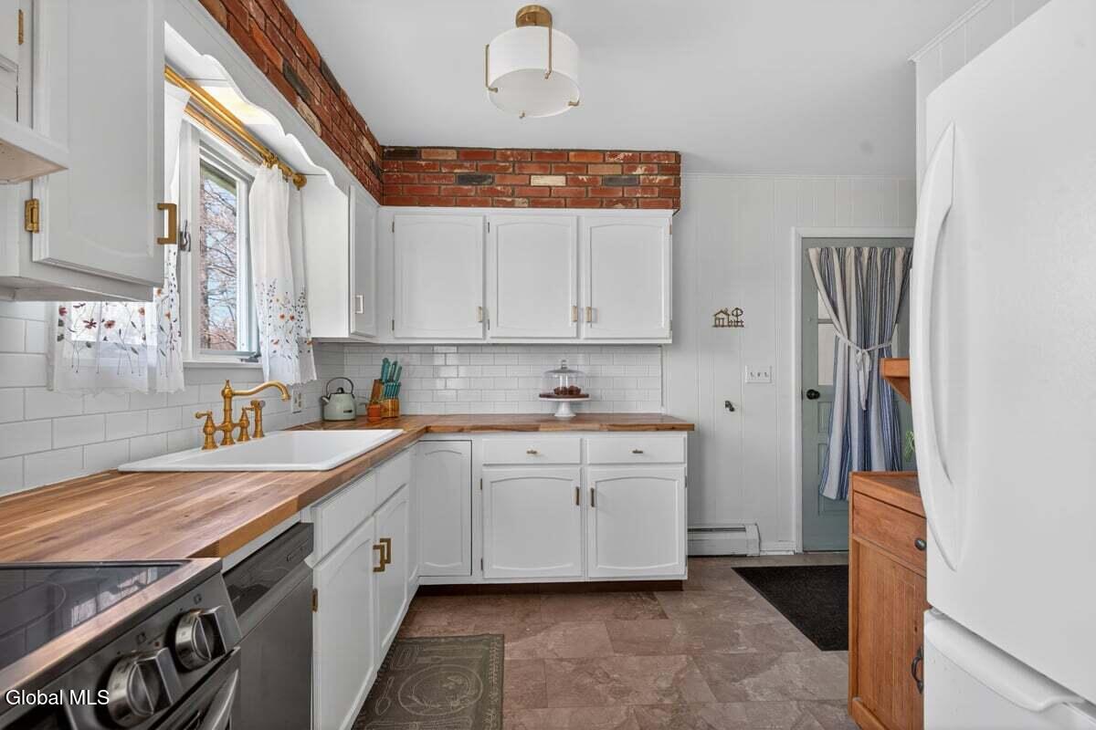 720 Mac Elroy Road Clifton Park, NY 12019 - Photo 9 of 38 720 MAC ELROY-19