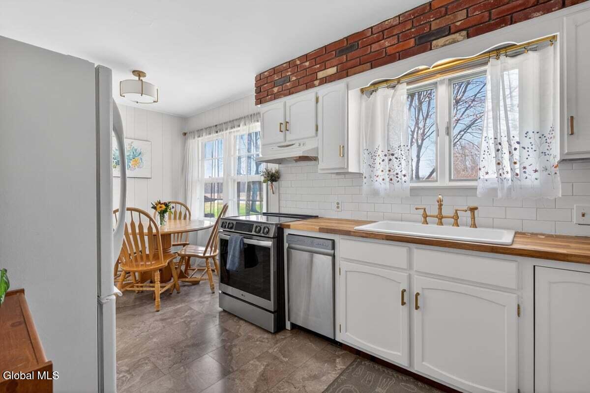 720 Mac Elroy Road Clifton Park, NY 12019 - Photo 10 of 38 720 MAC ELROY-20