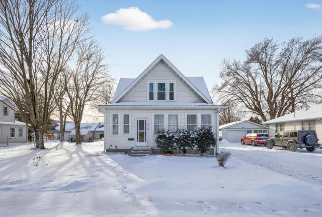 $239,900 | 916 South Garden Street, Lake City, MN 55041