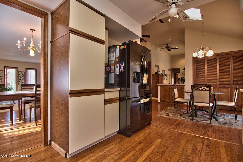 166 Oakenshield Drive Bushkill, PA 18371 - Photo 11 of 48 Kitchen View 4