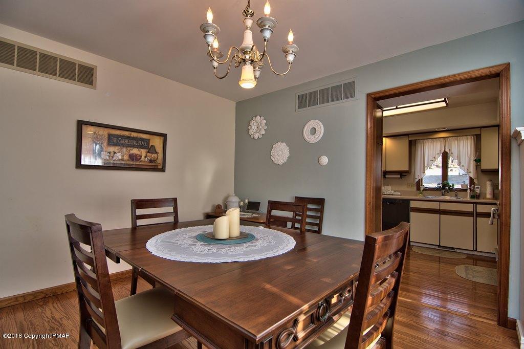 166 Oakenshield Drive Bushkill, PA 18371 - Photo 20 of 48 Dining Room View 4